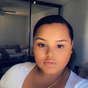 Meet your Posher, Carrie